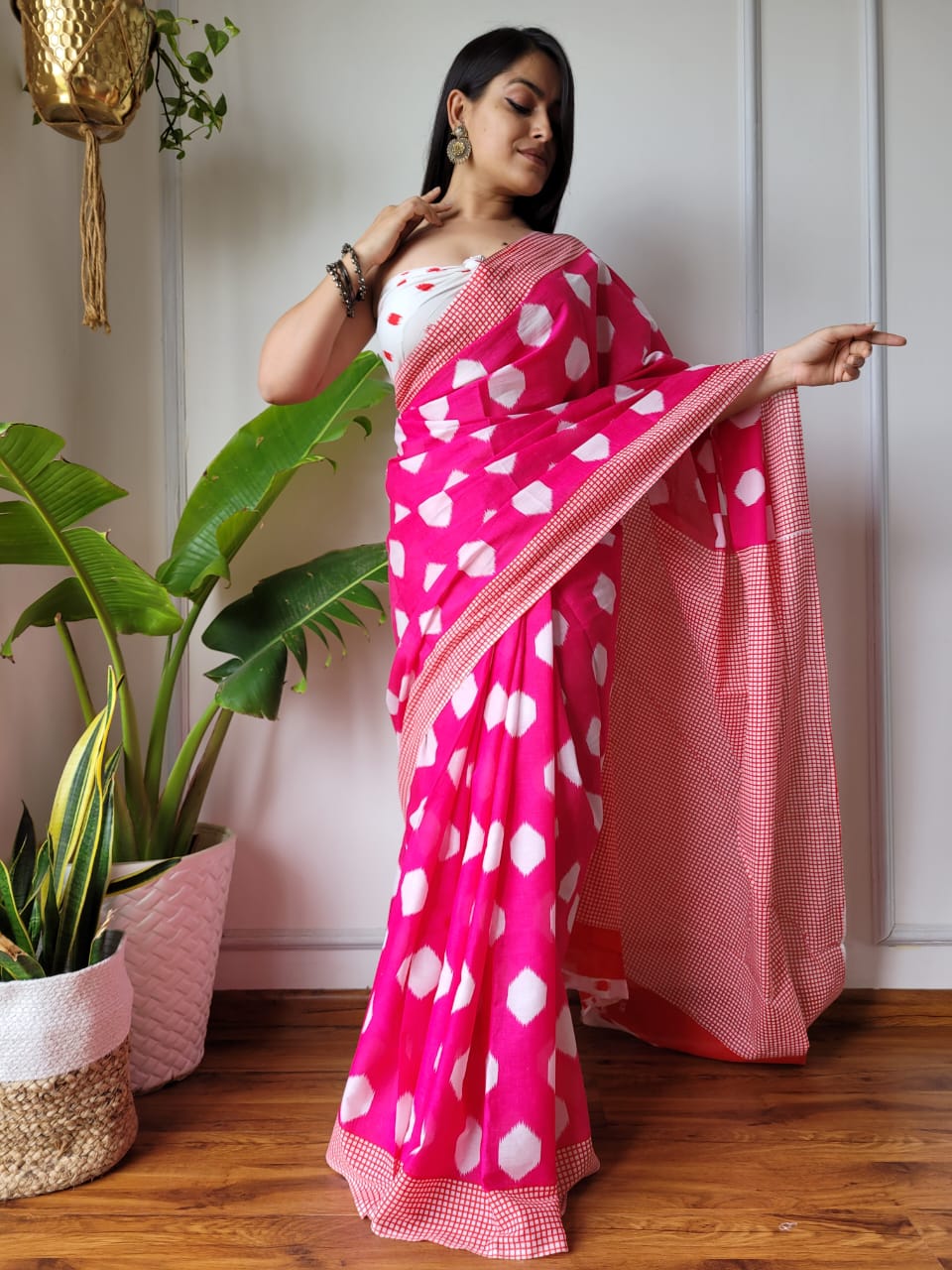 Modern Flair: Pink Mulcotton Saree with Hexagon Patterns