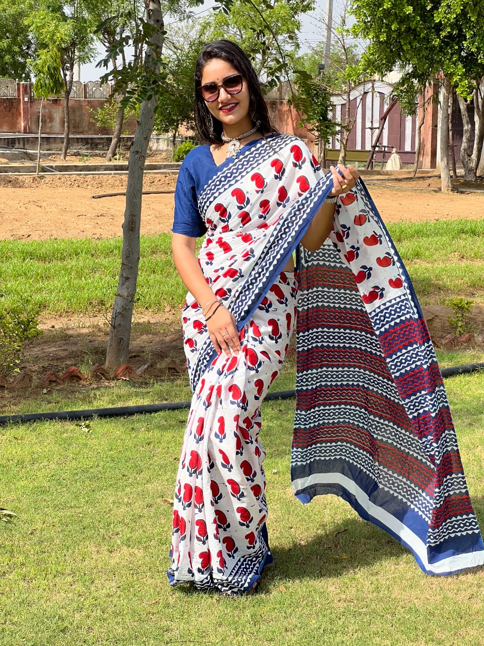 Delightful Elegance: White Mulcotton Saree with Pink Floral Prints