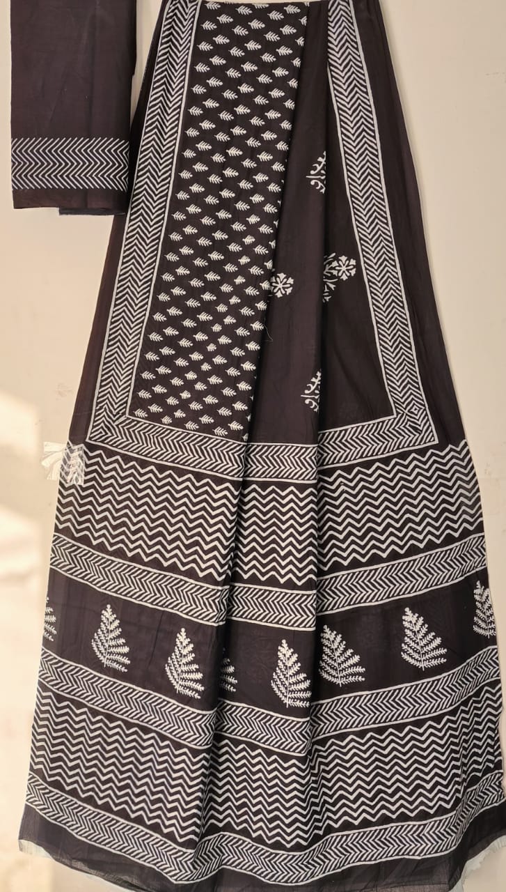 Classic Black: Mulcotton Saree with White Pattern