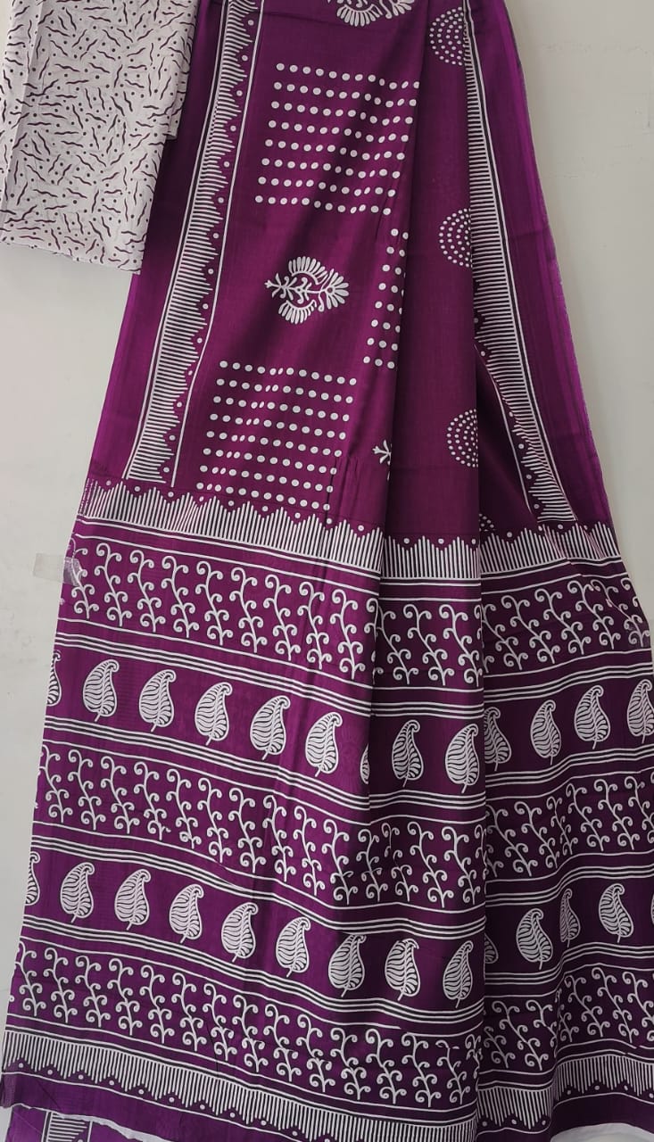 Purple Elegance: Mulcotton Saree with White Paisley Design